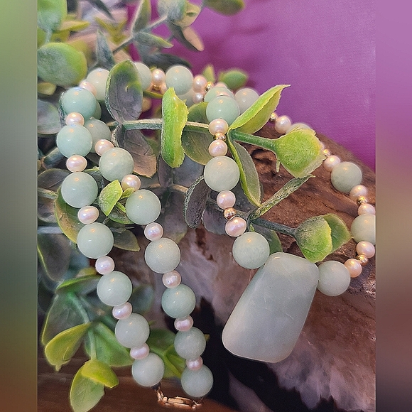Stunning Vintage Genuine Jade and Pearl Necklace with 14k Gold Accents